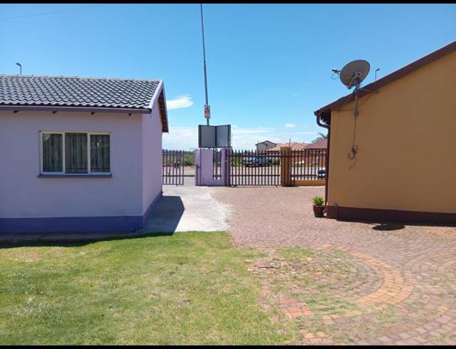 6 BEDROOM TOWNHOUSE FOR SALE IN MARIMBA GARDENS